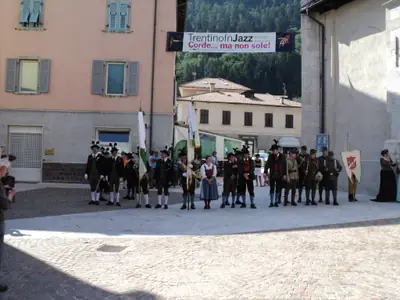 Rievocazione La nossa storia 'n Piaza, Malè 2013 — fotografia 1 di 20